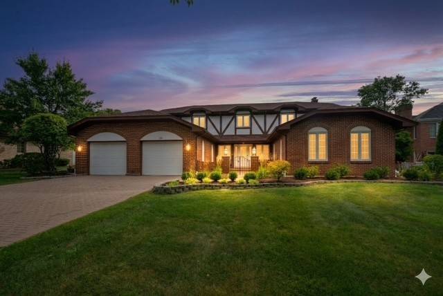 521 Forest Mews DR, Oak Brook, IL 60523