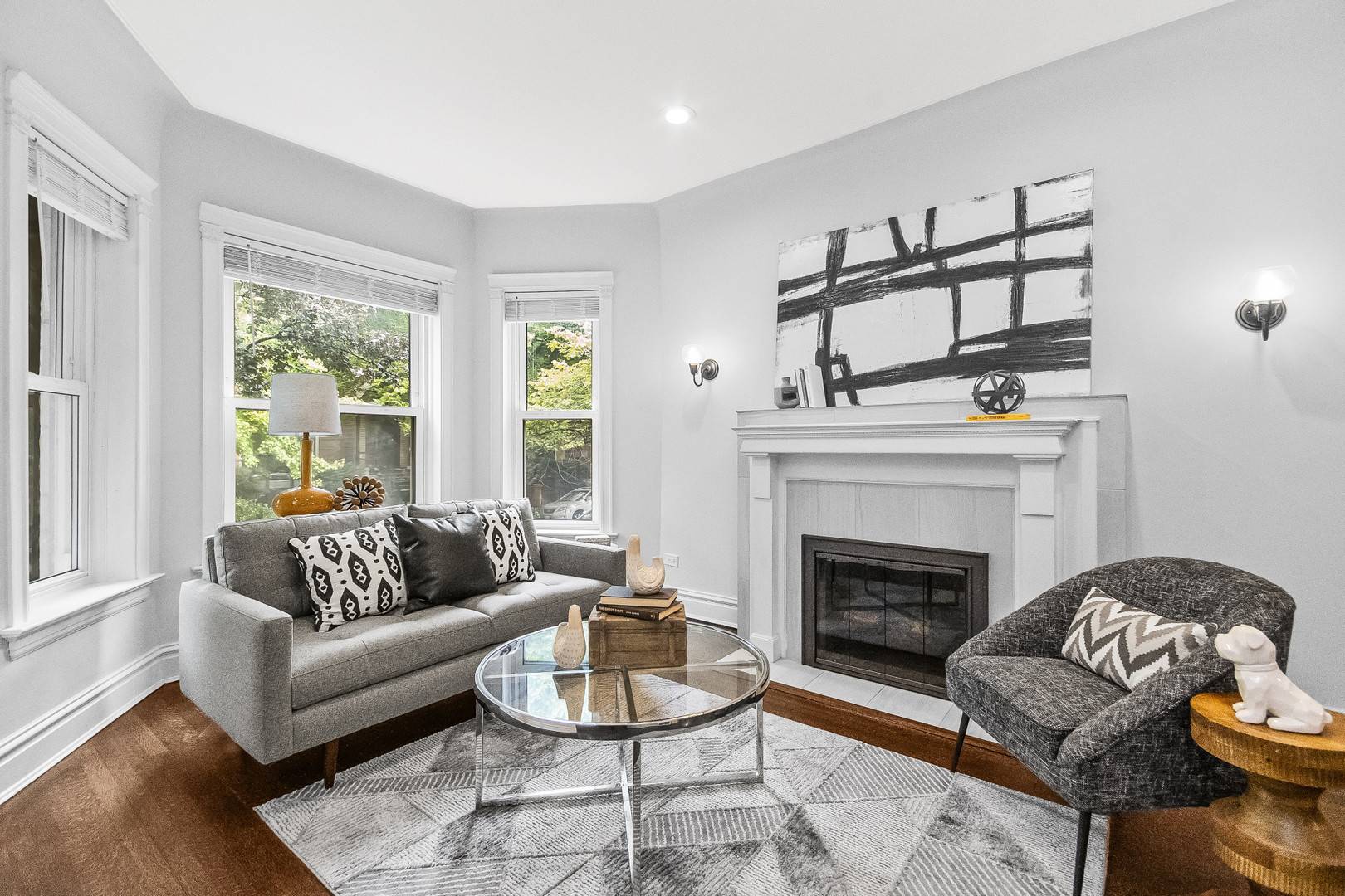 847 W Roscoe ST #1, Chicago, IL 60657