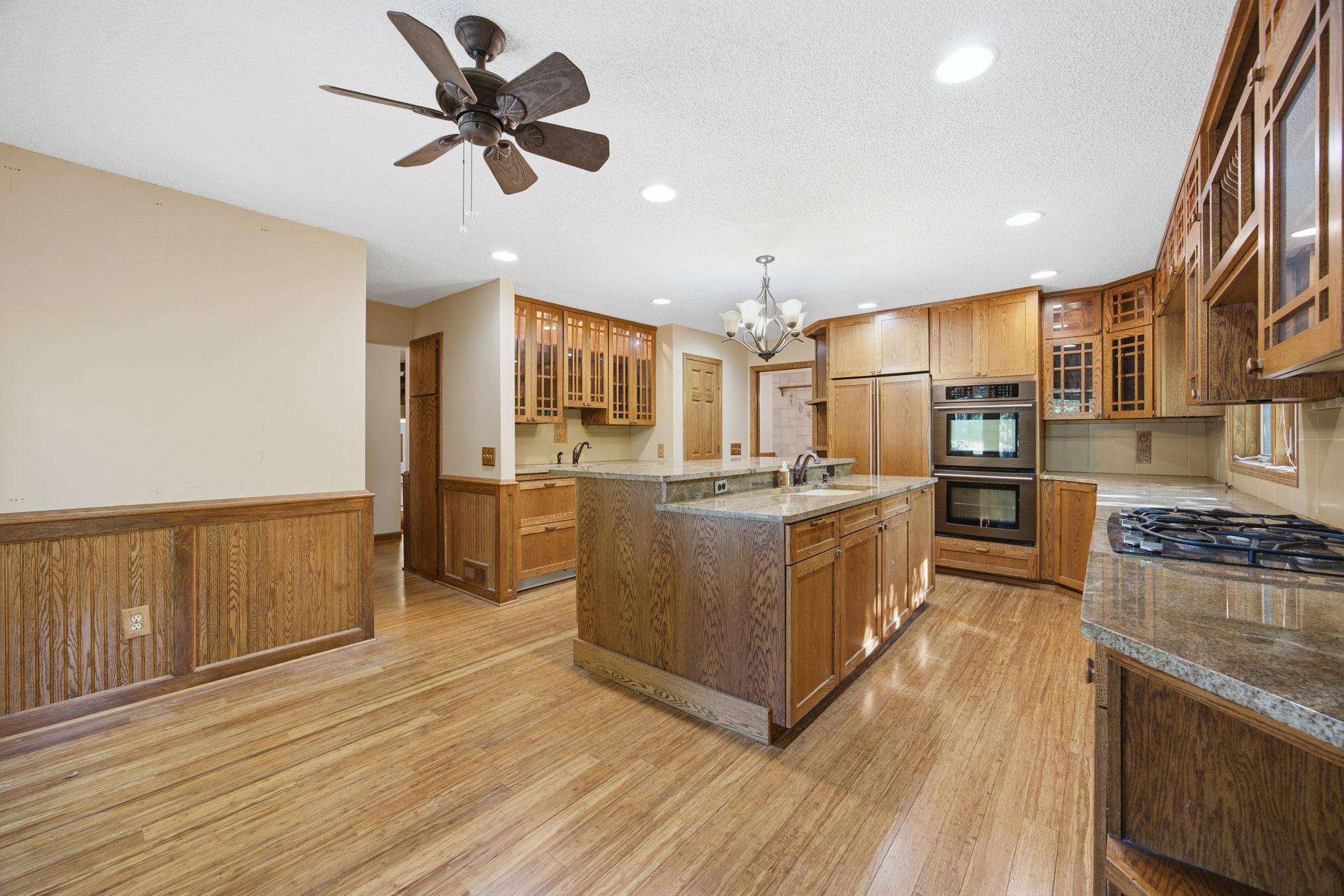 8031 Tierneys Woods Curve, Bloomington, MN 55438