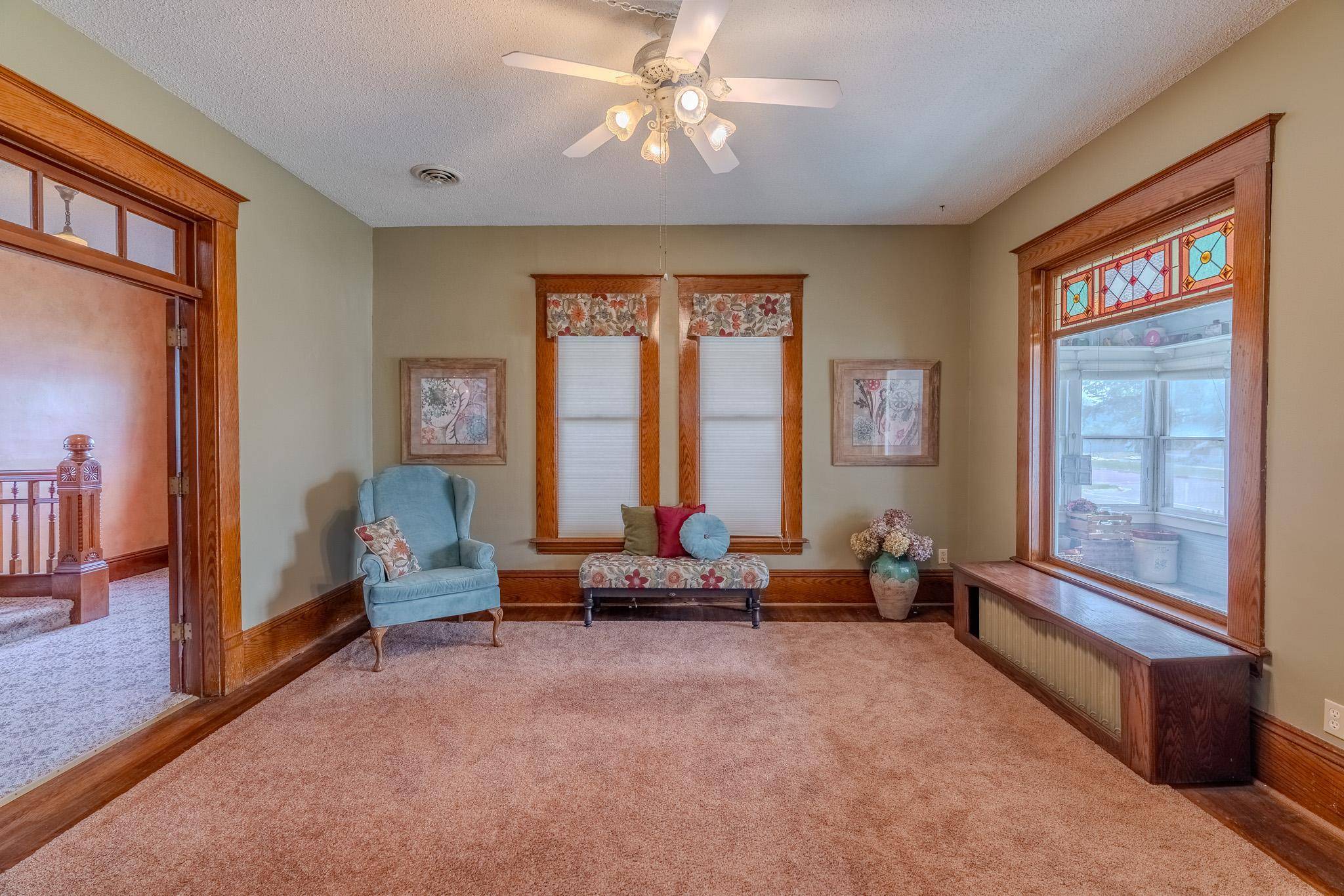 125 E 2nd ST, Blue Earth, MN 56013