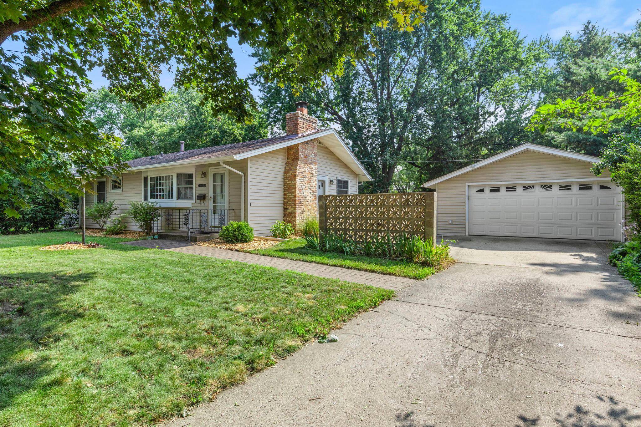 10433 Washburn AVE S, Bloomington, MN 55431