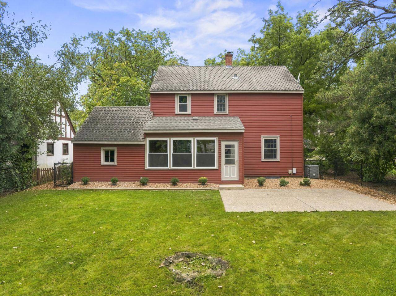 910 10th ST NW, Austin, MN 55912