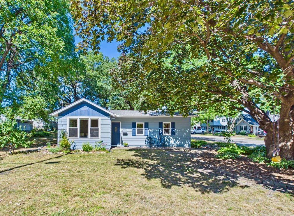 2379 Roselawn AVE W, Lauderdale, MN 55113