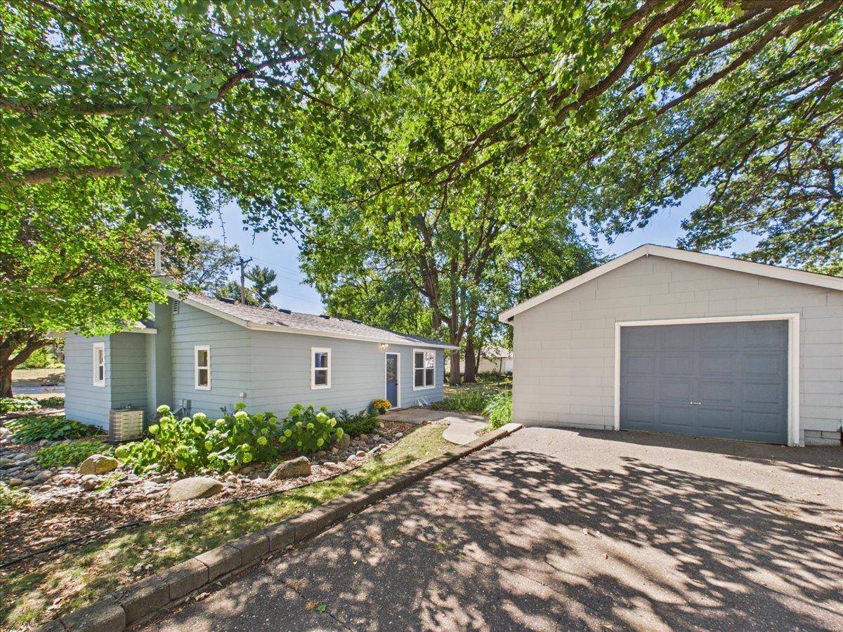 2379 Roselawn AVE W, Lauderdale, MN 55113