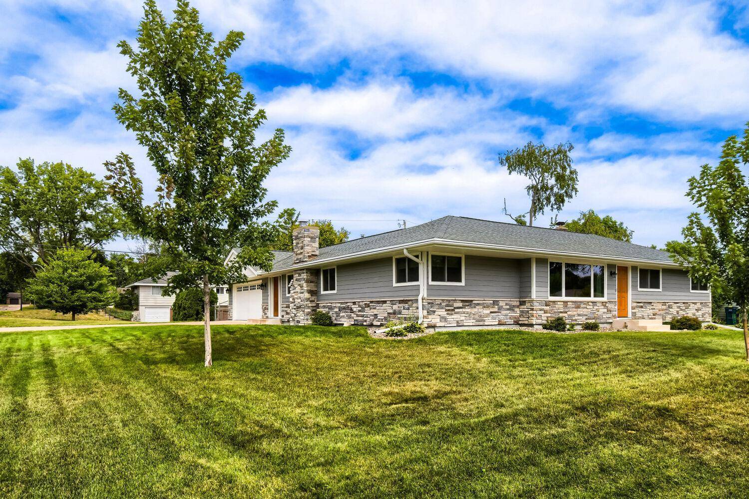 227 Dawn AVE, Shoreview, MN 55126