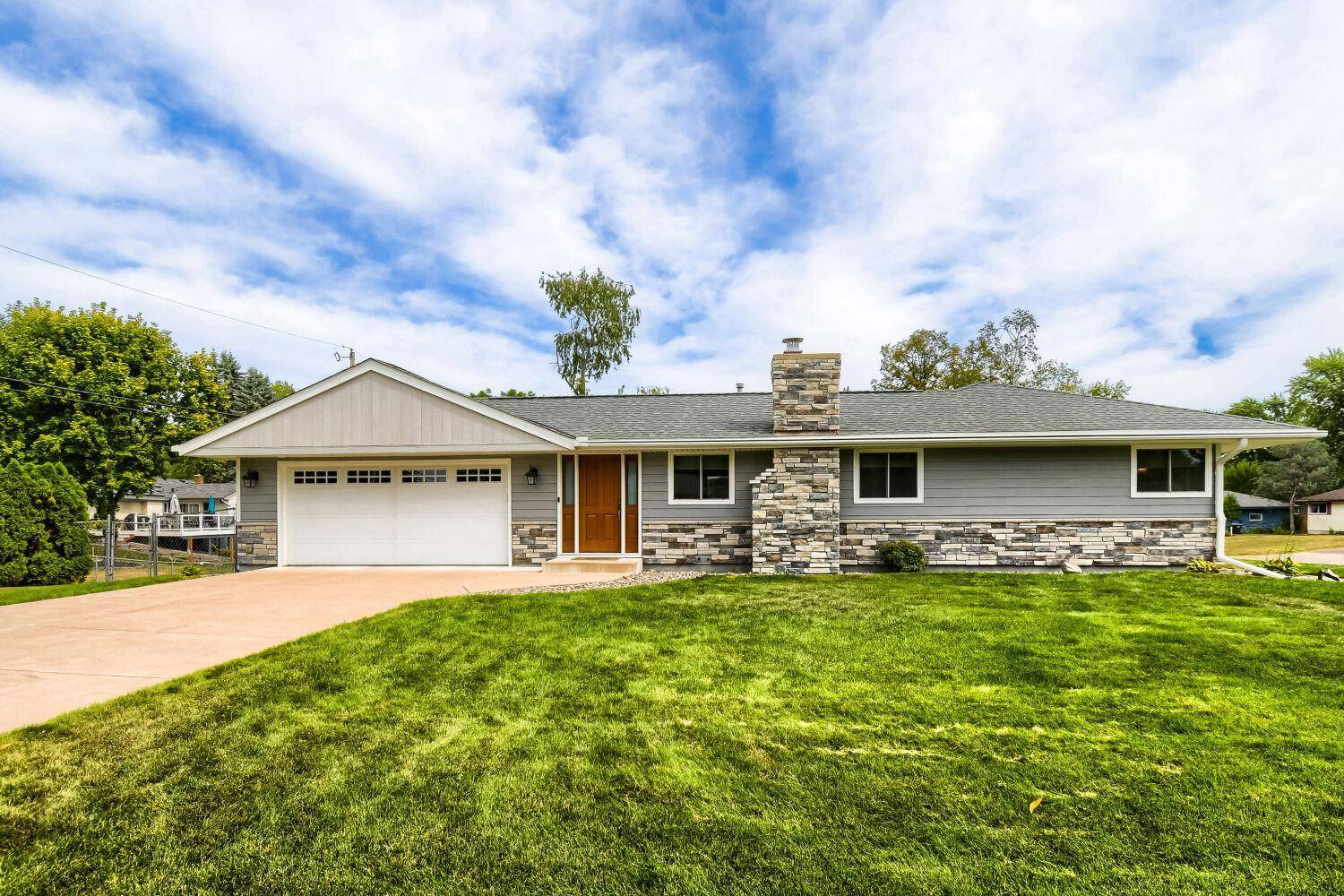227 Dawn AVE, Shoreview, MN 55126