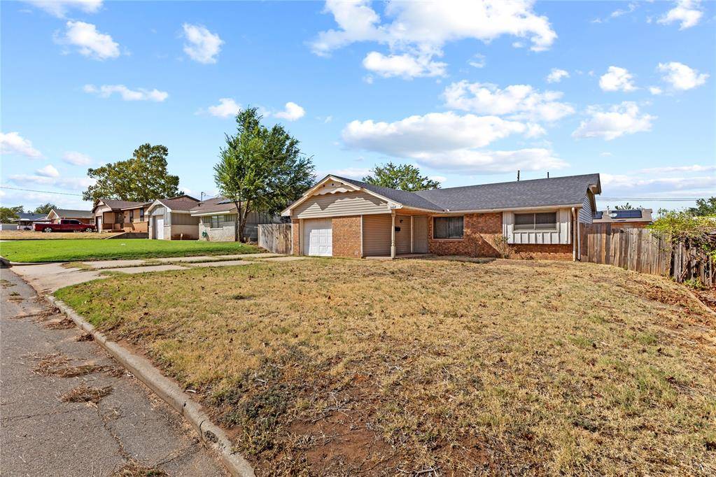1409 Littell AVE, Clinton, OK 73601