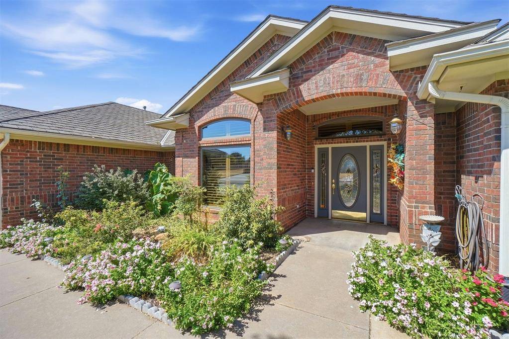 2309 N Sunset DR, Clinton, OK 73601