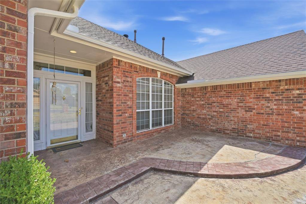 2104 Mark RD, Edmond, OK 73003