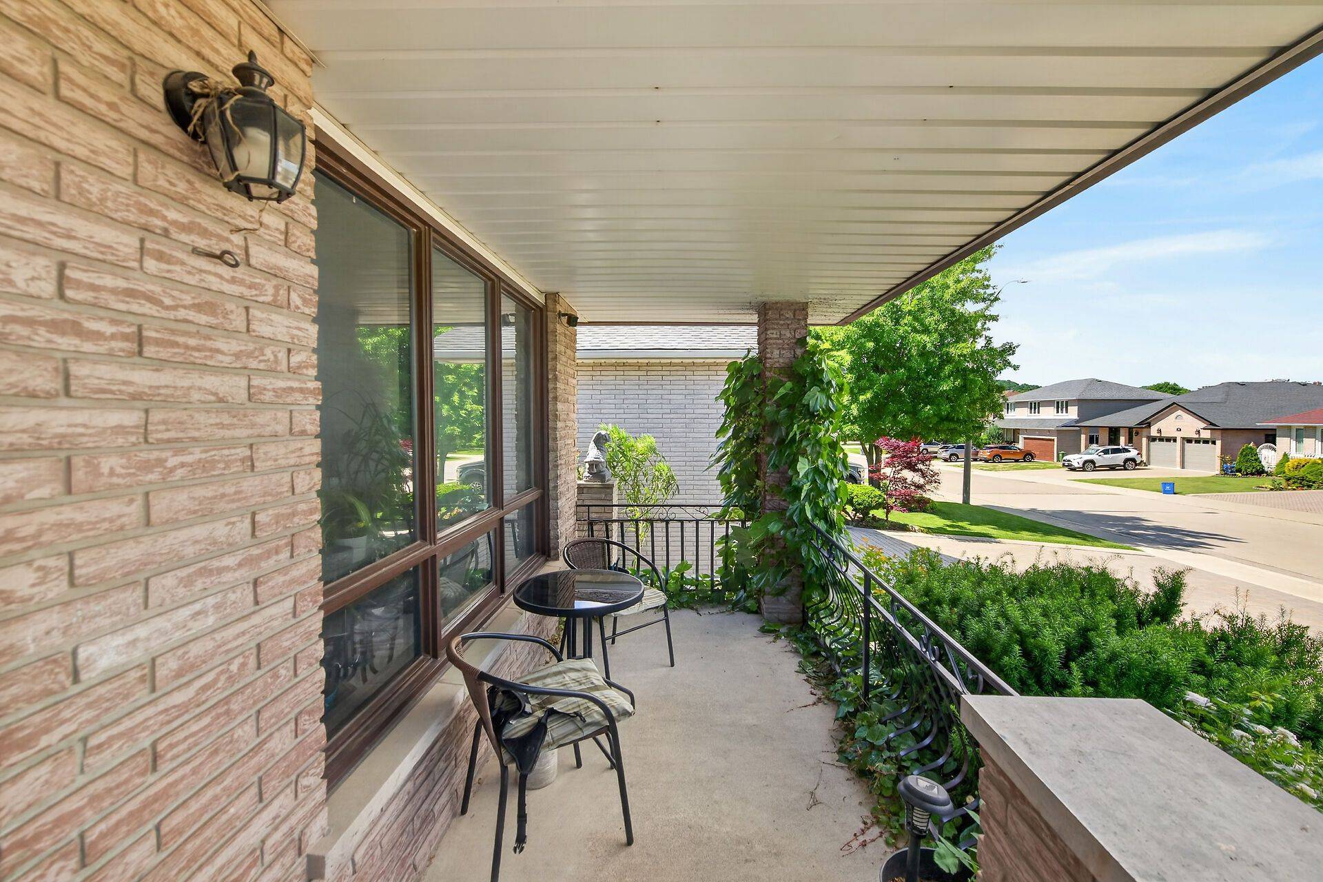 15 Ellen AVE, Hamilton, ON L8G 5A9