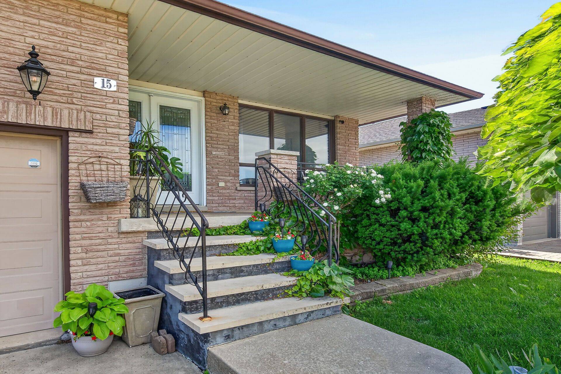 15 Ellen AVE, Hamilton, ON L8G 5A9