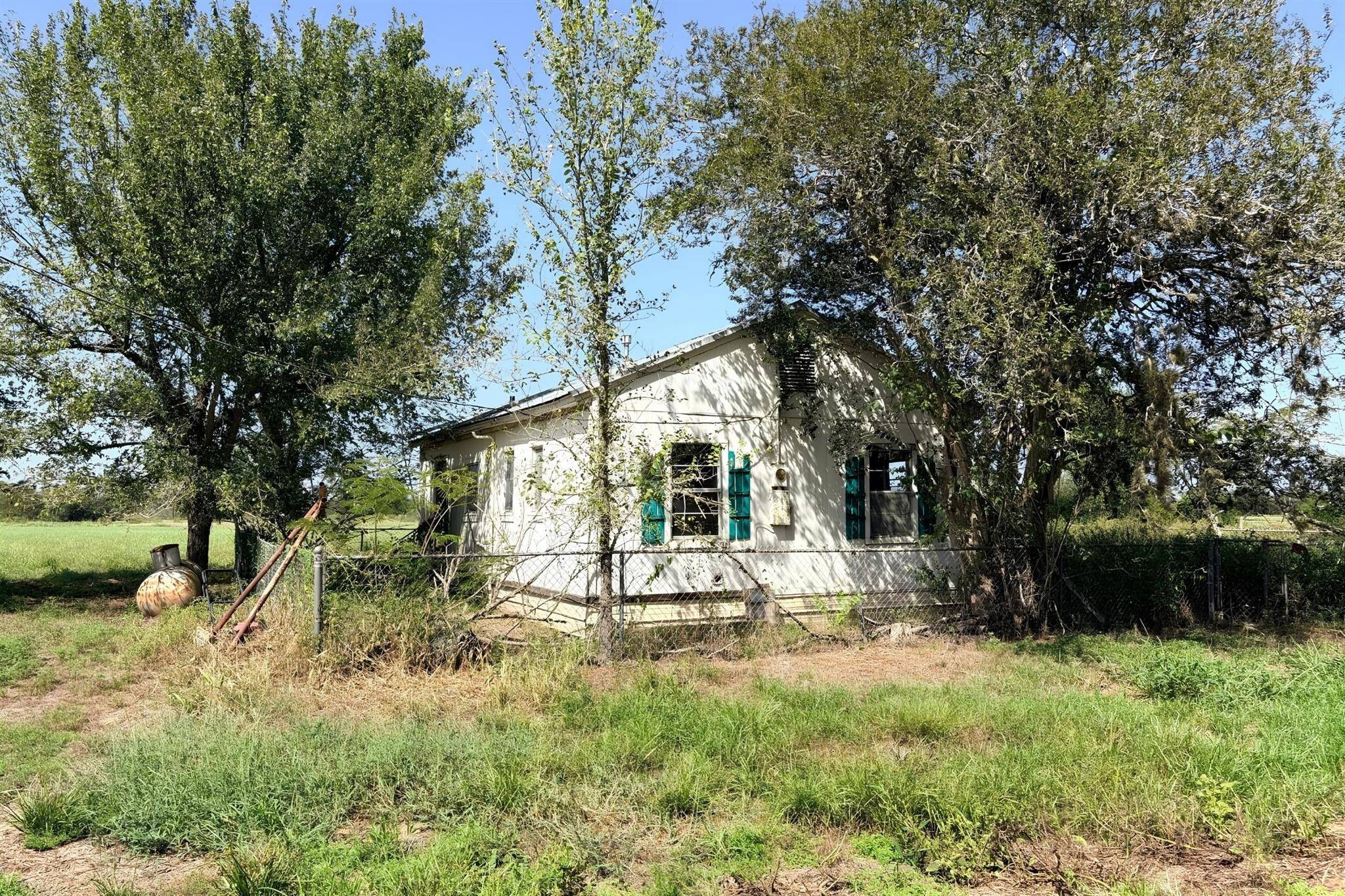 113 Krchnak RD, La Grange, TX 78945