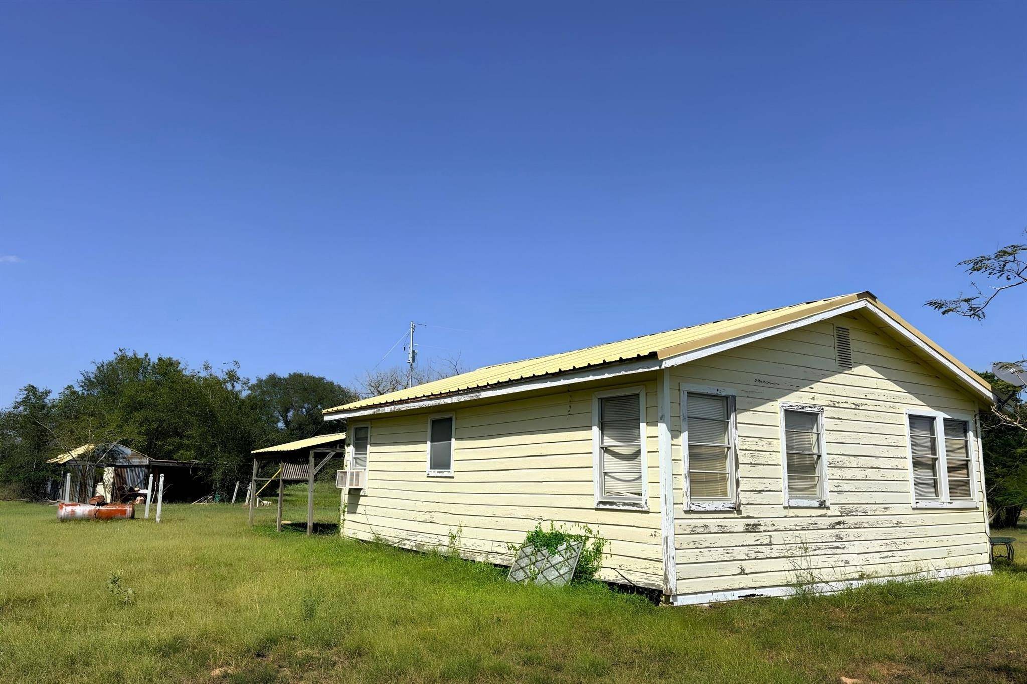 143 Krchnak RD, La Grange, TX 78945