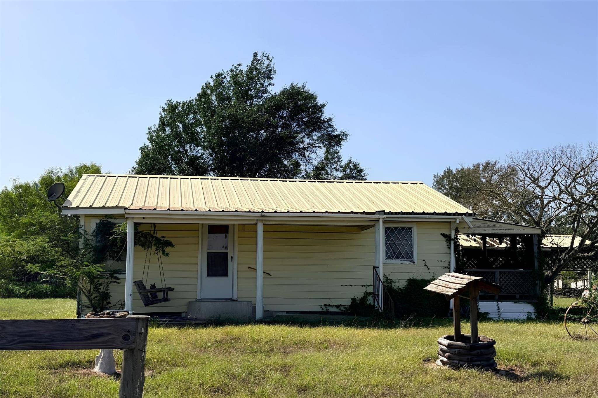 143 Krchnak RD, La Grange, TX 78945