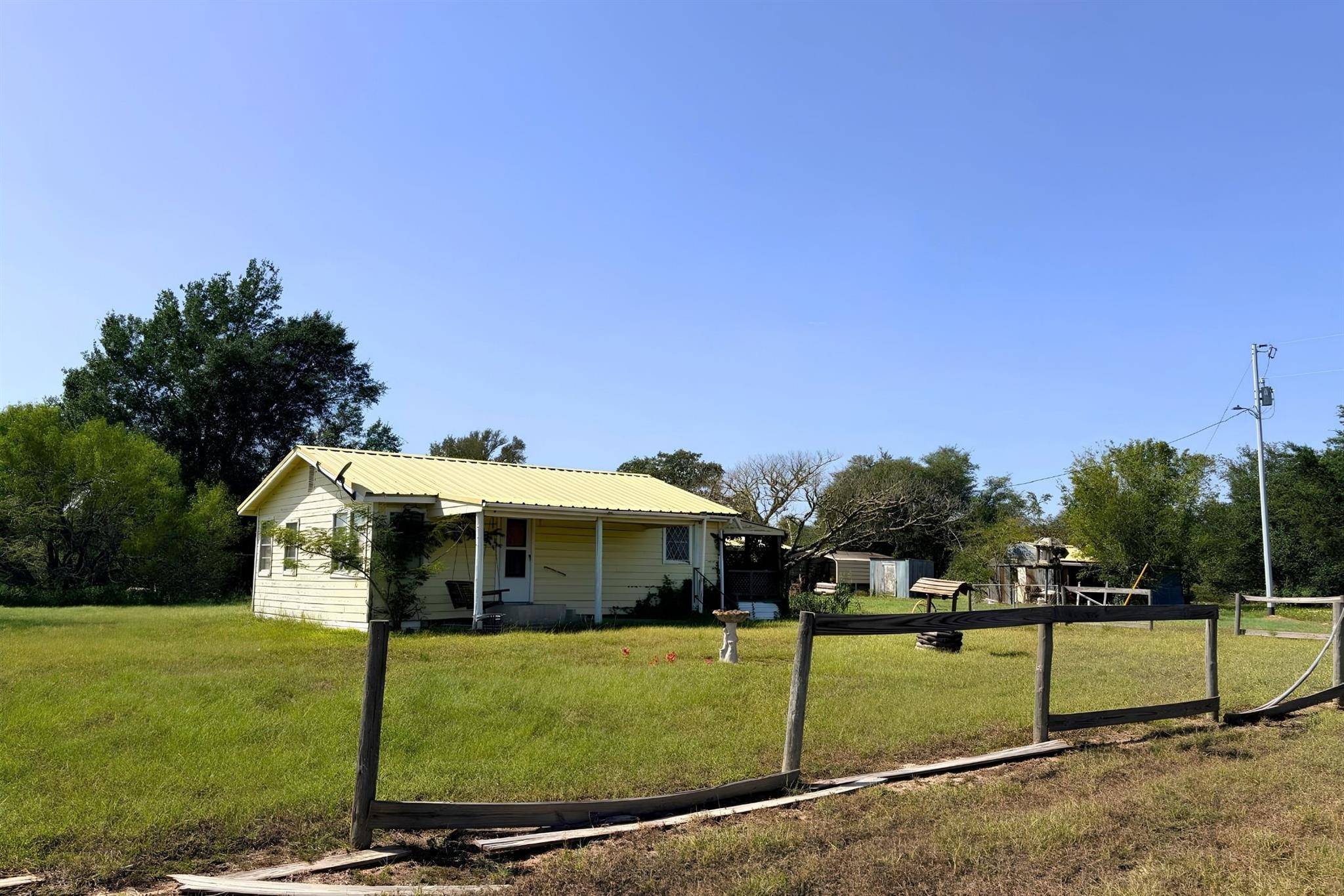 143 Krchnak RD, La Grange, TX 78945
