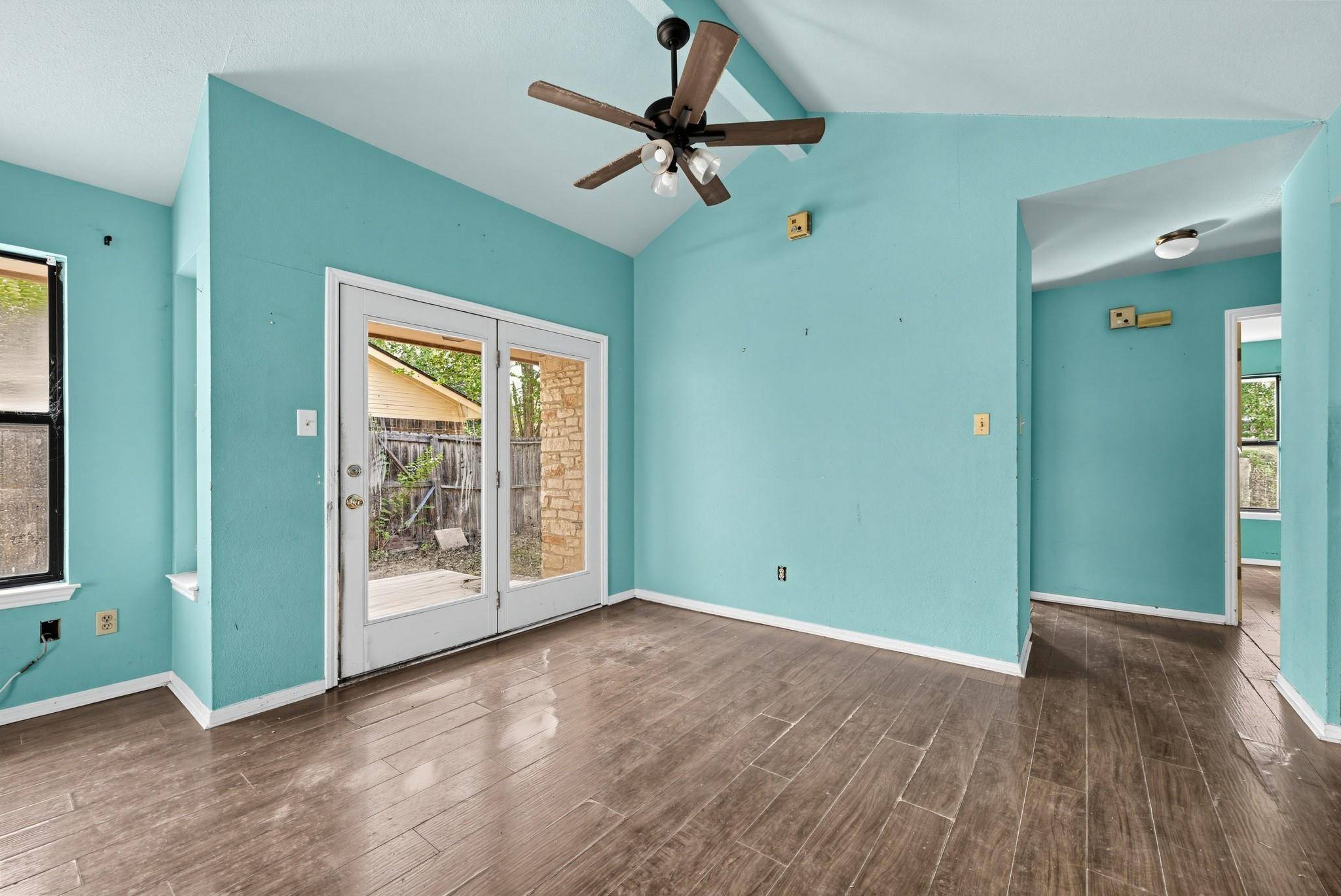 1805 Cedarlawn ST, Taylor, TX 76574