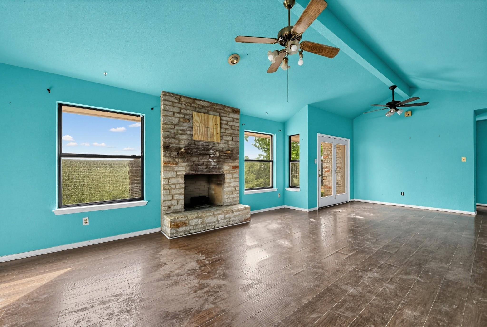 1805 Cedarlawn ST, Taylor, TX 76574