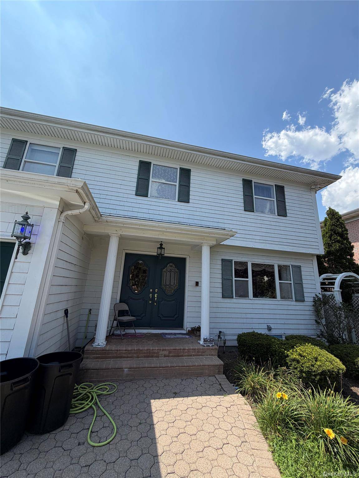 6 Melton DR, Rockville Centre, NY 11570
