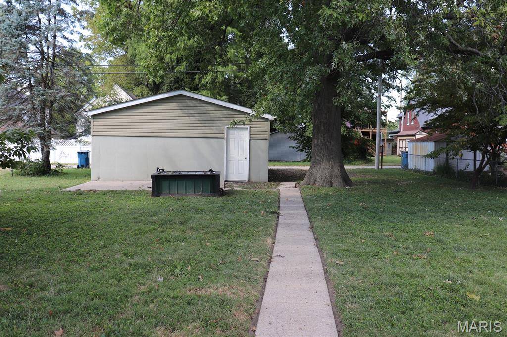 909 W Main ST, Collinsville, IL 62234