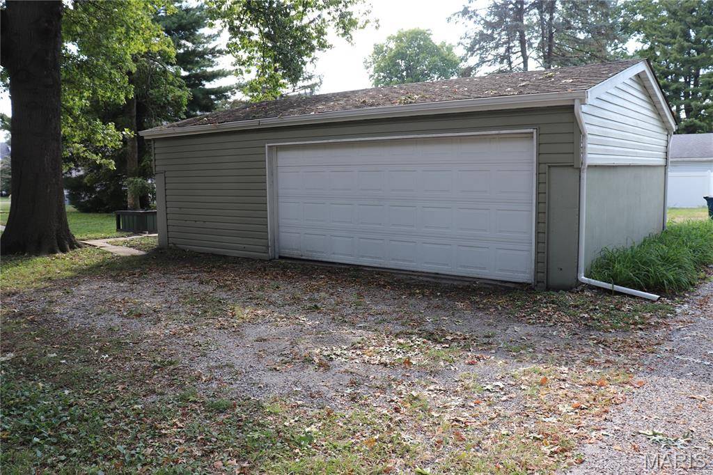 909 W Main ST, Collinsville, IL 62234