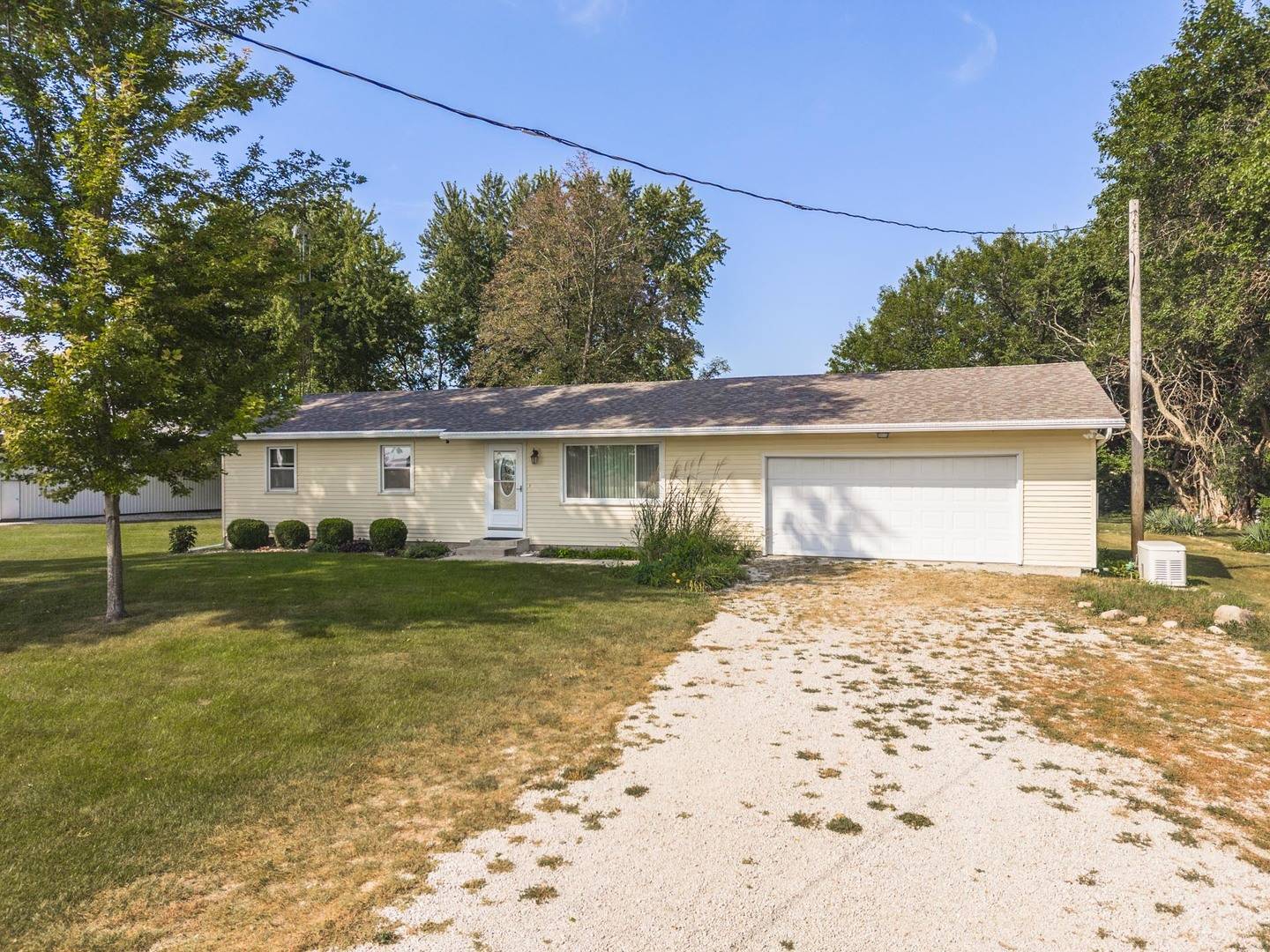 14235 N 1775 East RD, Pontiac, IL 61764