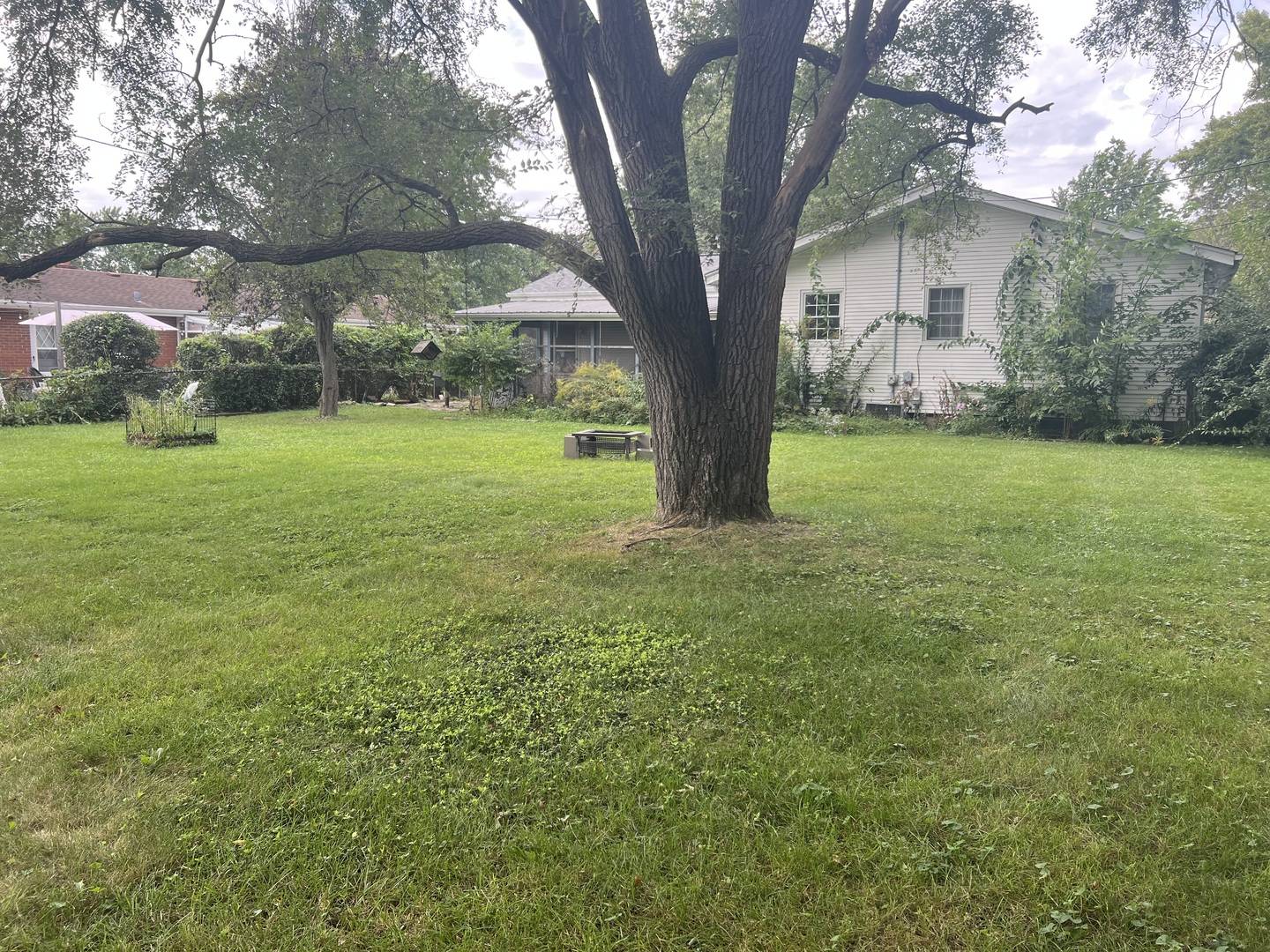 214 April LN, North Aurora, IL 60542