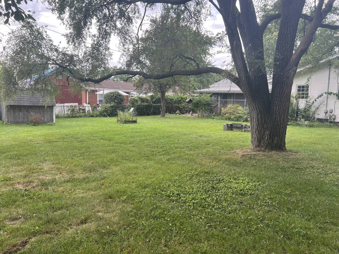 214 April LN, North Aurora, IL 60542