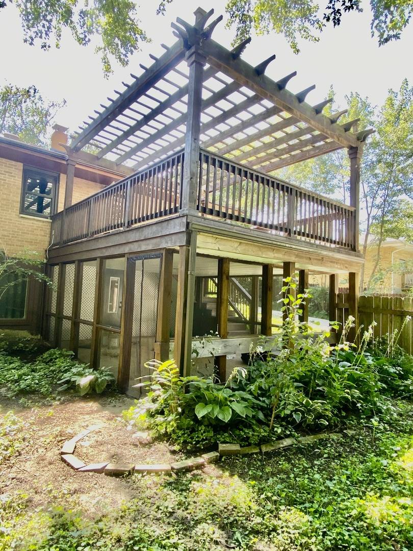 125 E Kimball AVE, Woodstock, IL 60098