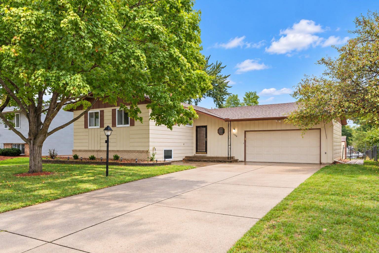1326 21st ST W, Hastings, MN 55033