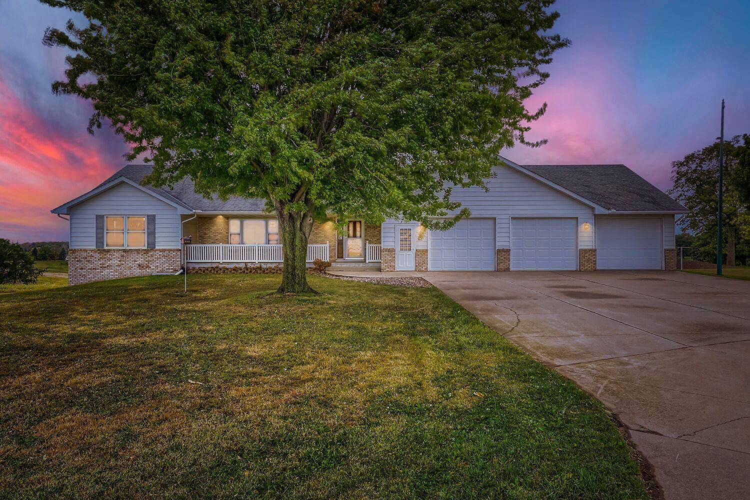 7030 Dahlgren RD, Chaska, MN 55318