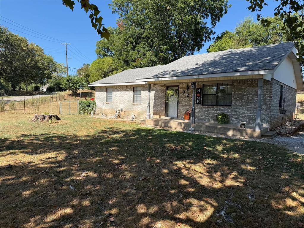 327 S McClure AVE, Pauls Valley, OK 73075