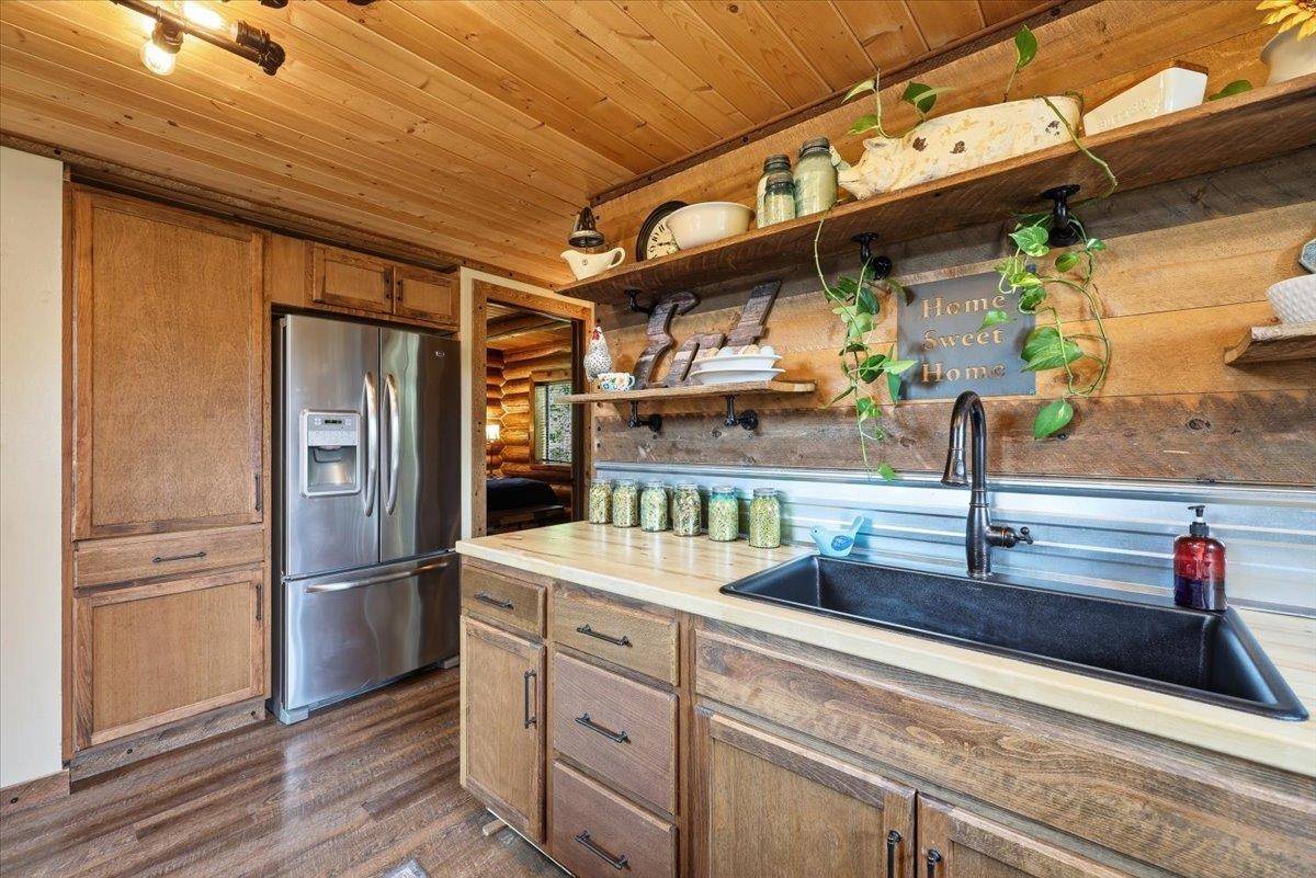 13915 N Forker Rd, Spokane, WA 99217