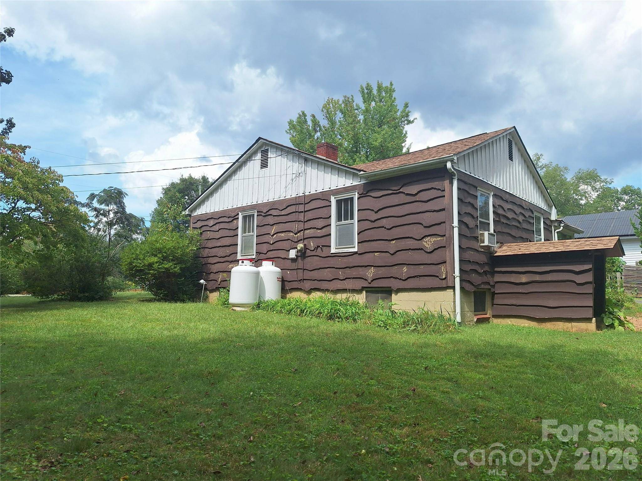 16 Shannon DR, Asheville, NC 28803