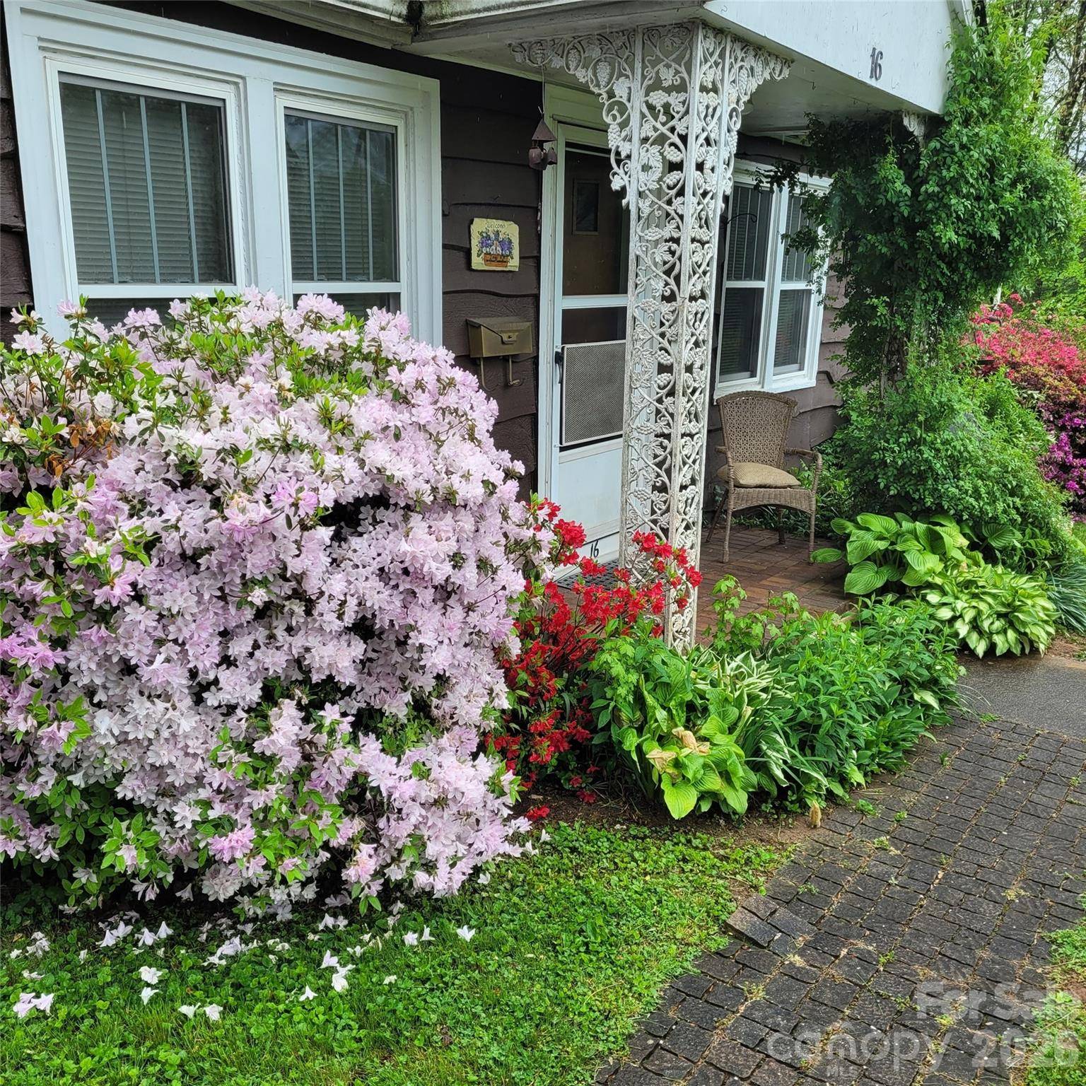 16 Shannon DR, Asheville, NC 28803