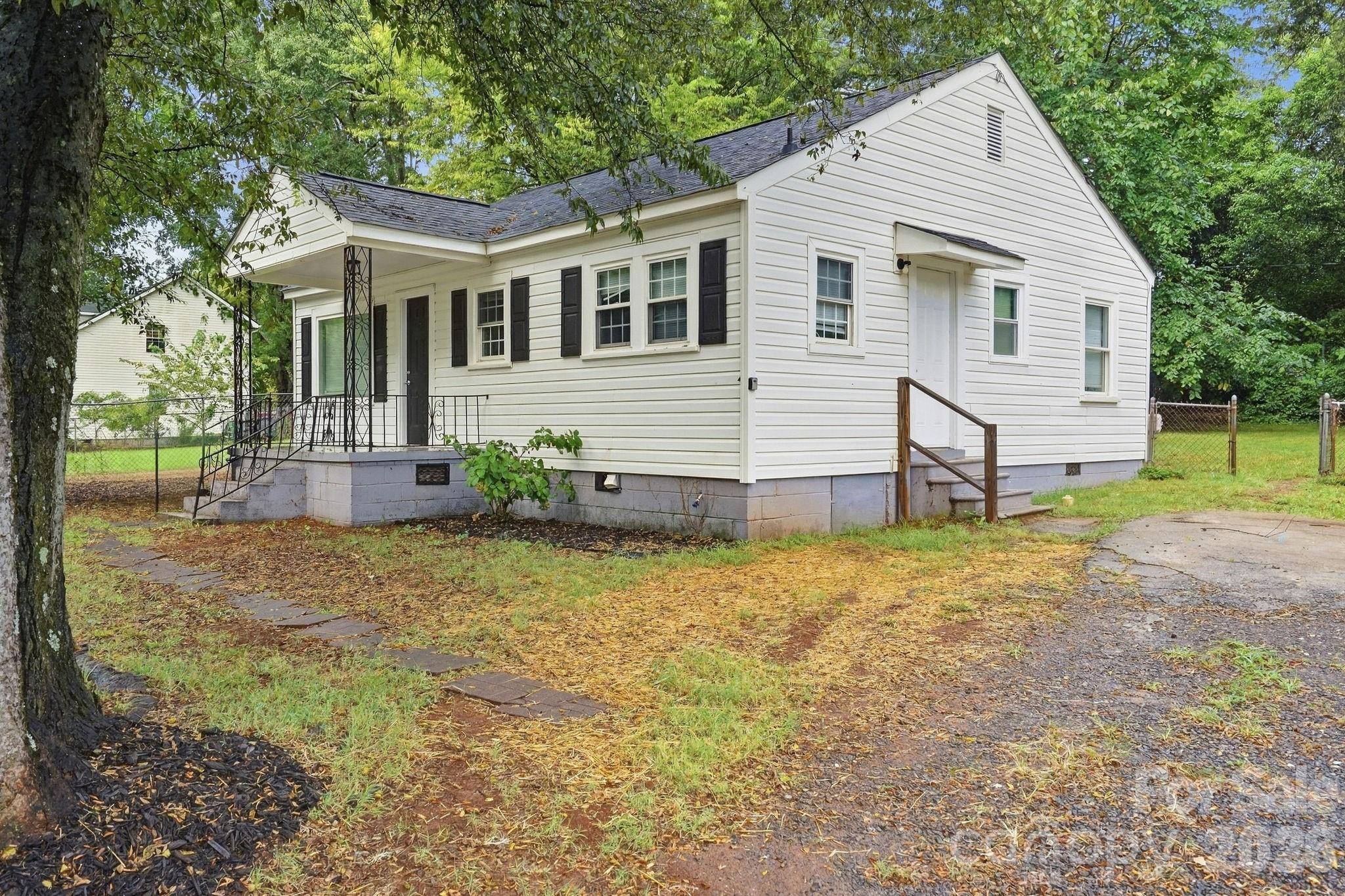 2955 Amay James AVE, Charlotte, NC 28208