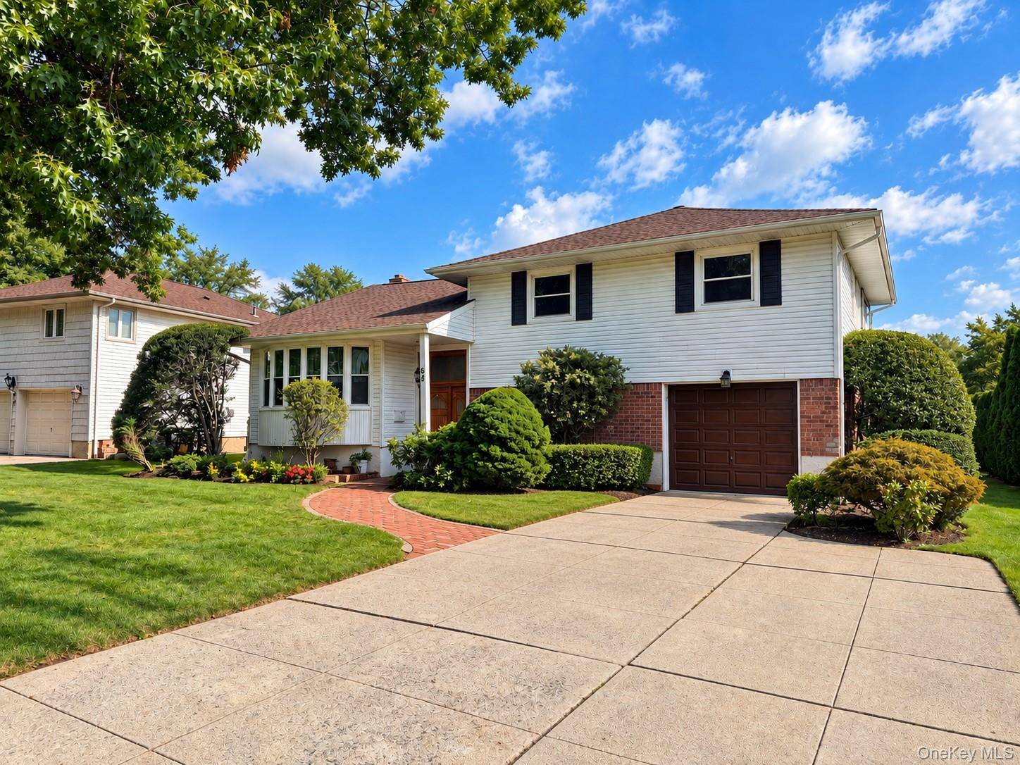 84 Robby LN, Manhasset Hills, NY 11040