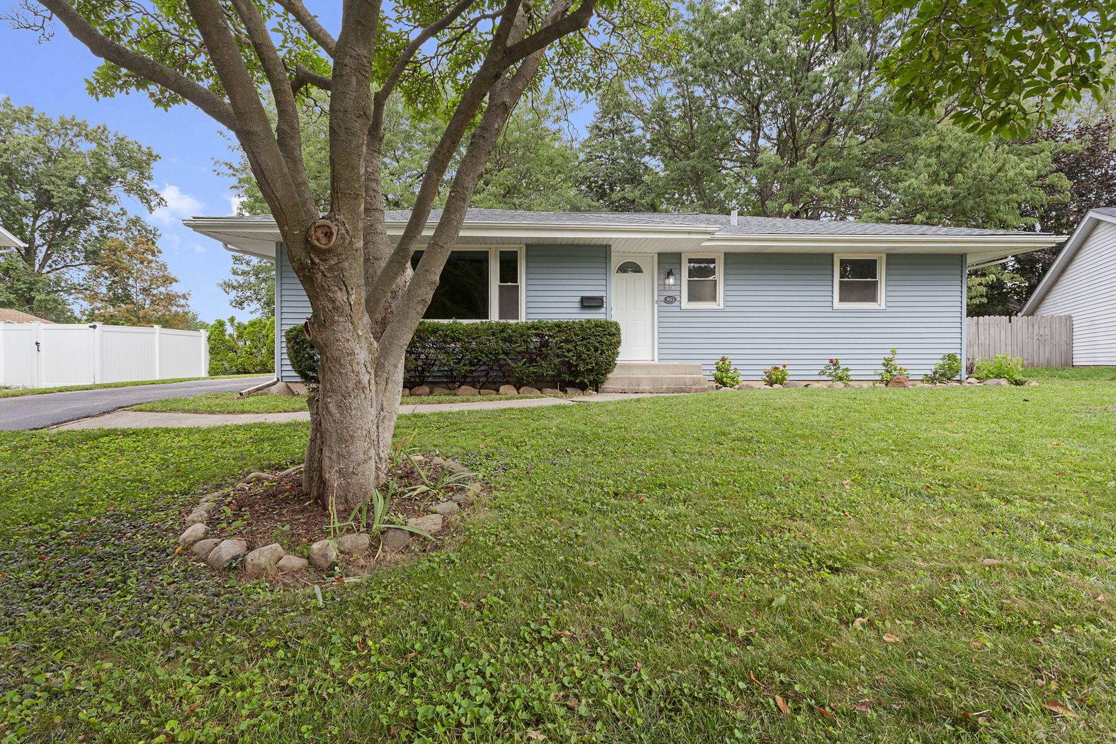 903 W 10th ST, Belvidere, IL 61008