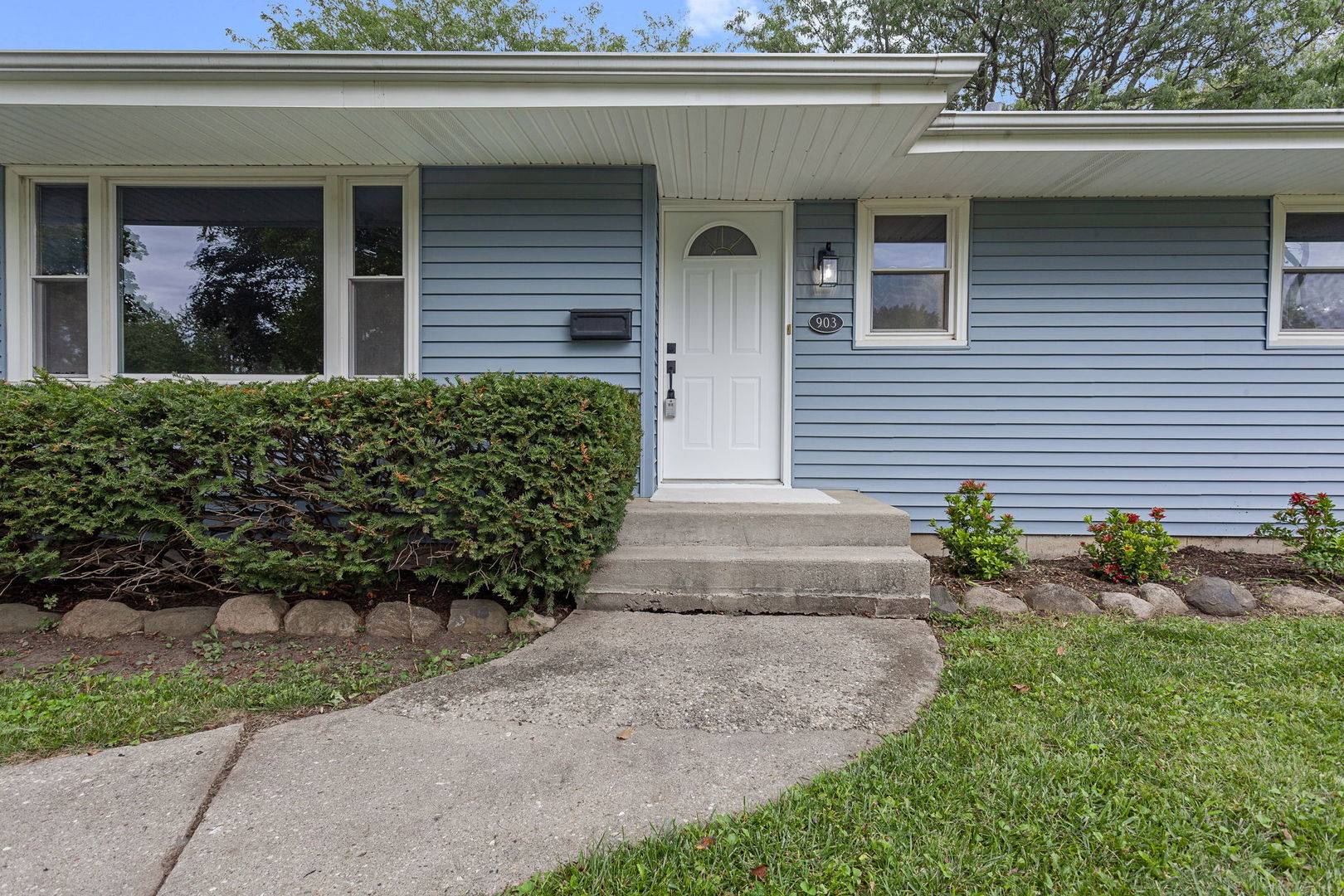 903 W 10th ST, Belvidere, IL 61008