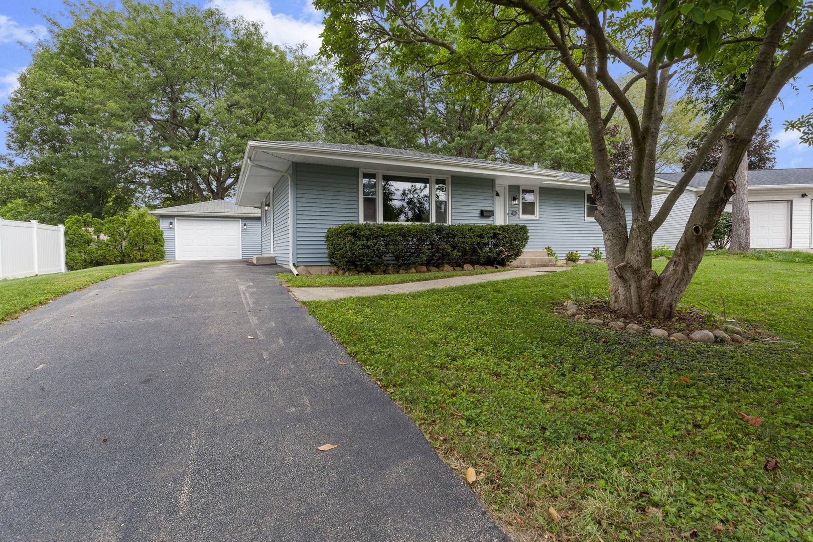 903 W 10th ST, Belvidere, IL 61008