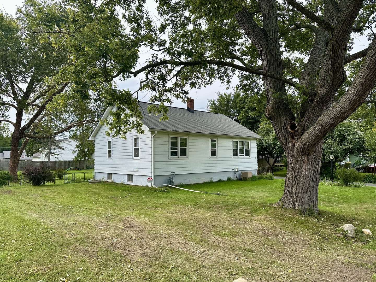 816 Mitchell ST, Woodstock, IL 60098