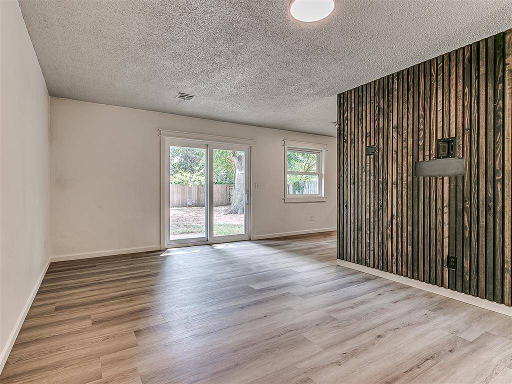 9620 NE 4th ST, Midwest City, OK 73130
