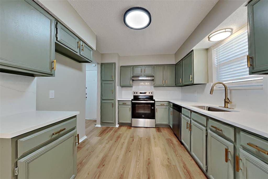 912 Blue Ridge Drive, Burleson, TX 76028