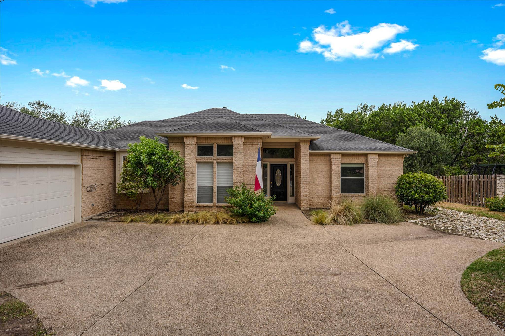 319 Copperleaf RD, Lakeway, TX 78734