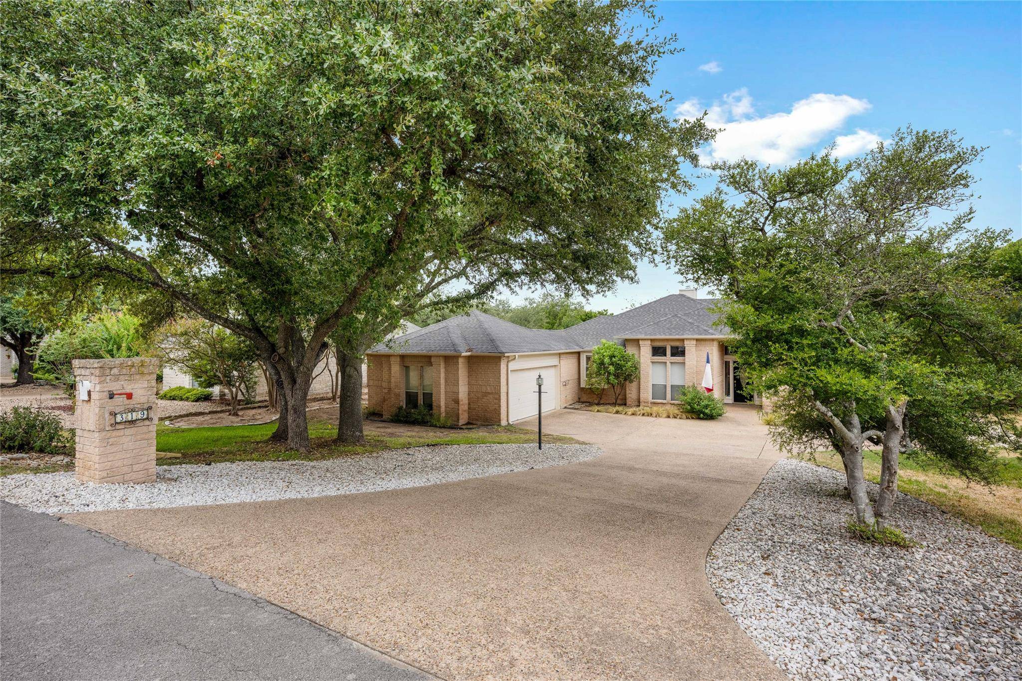 319 Copperleaf RD, Lakeway, TX 78734