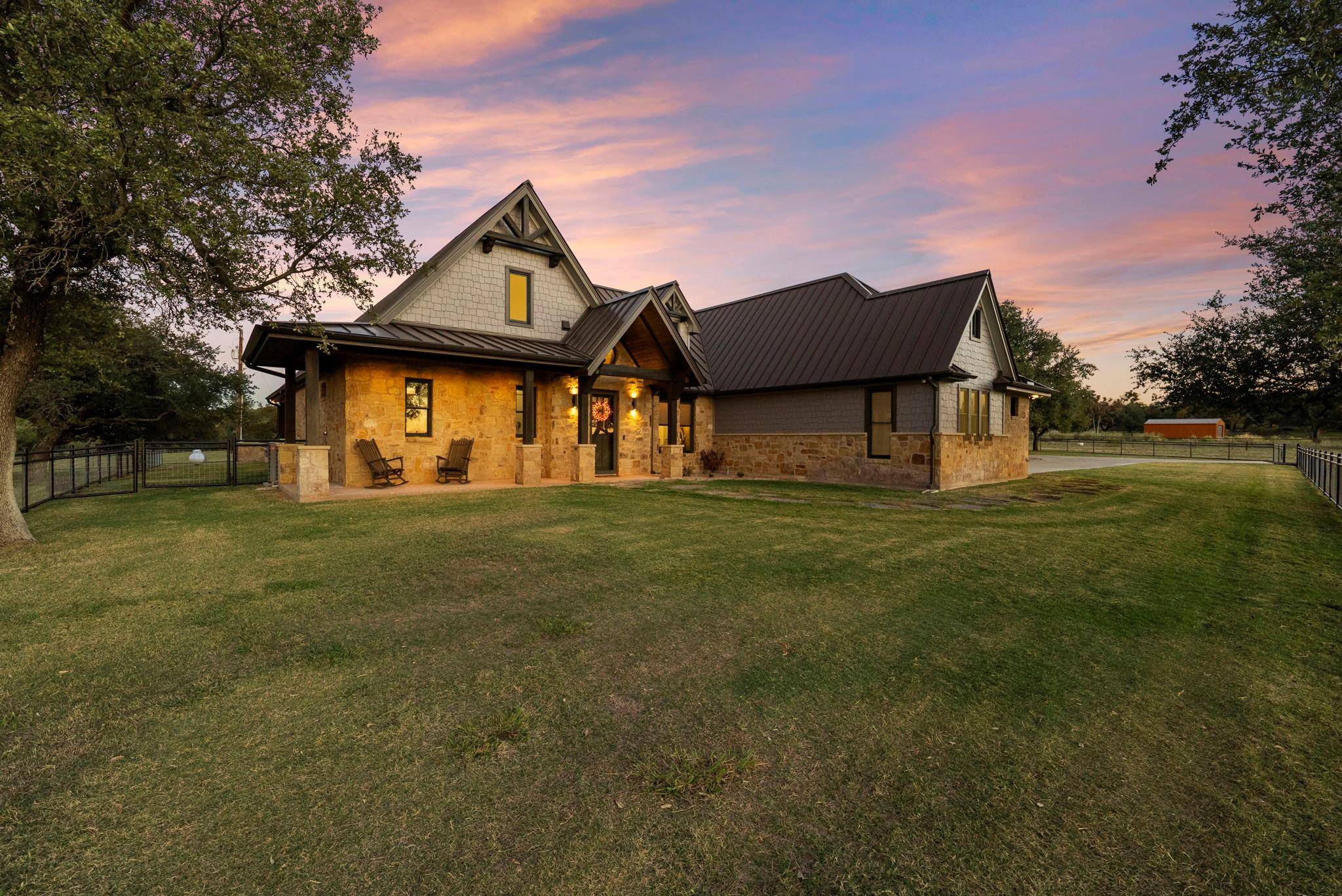 901 Crown LN, Burnet, TX 78611