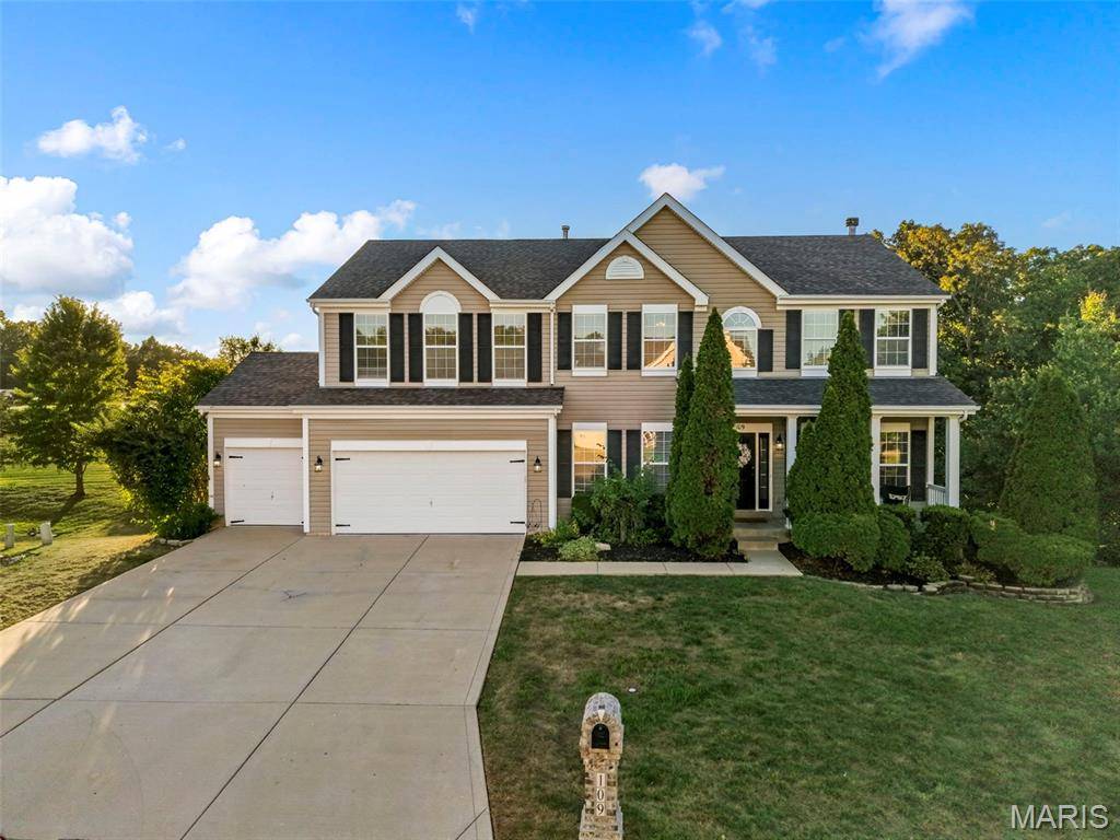 109 Crimson Oaks CT, Lake St Louis, MO 63367