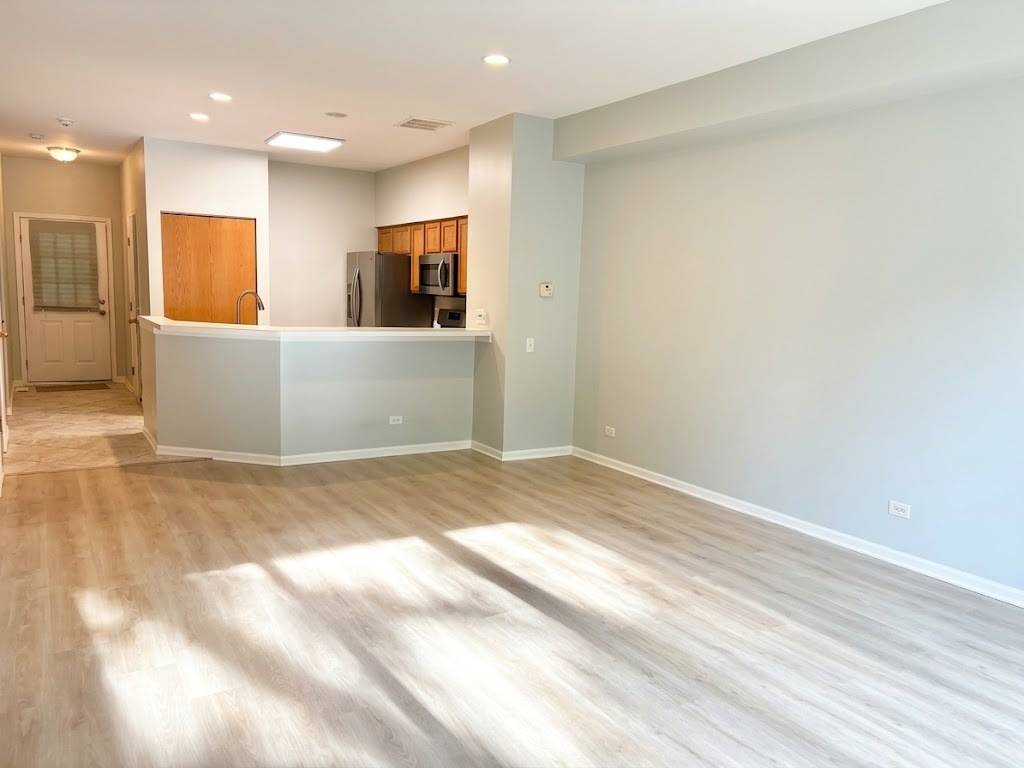 2943 Stonewater DR #2943, Naperville, IL 60564