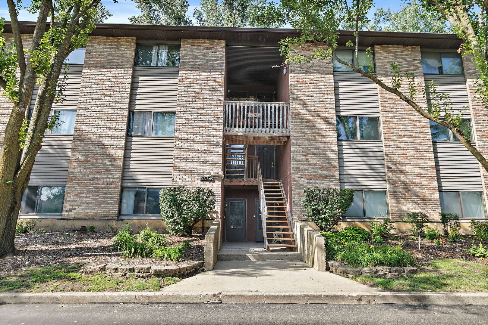 2352 South ST #D, Elgin, IL 60123