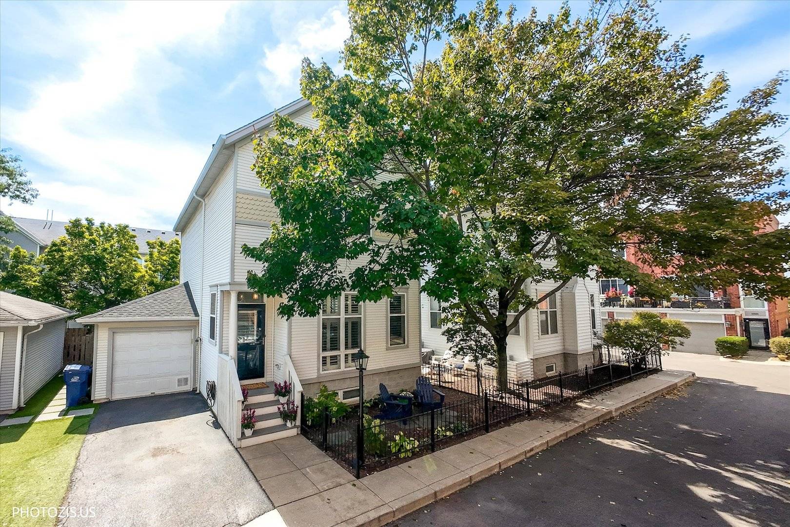 2907 N Wolcott AVE, Chicago, IL 60657