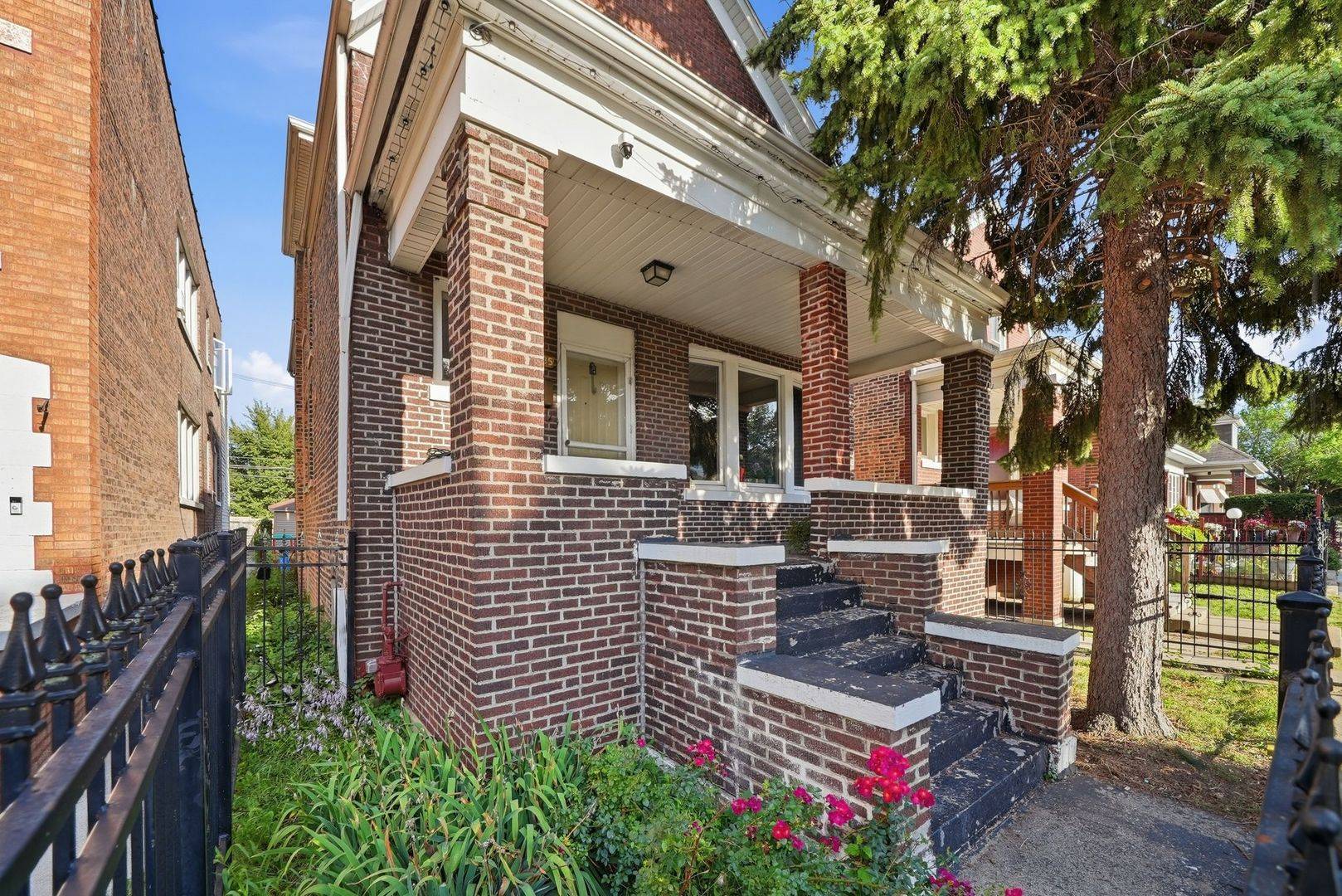6435 S ARTESIAN AVE, Chicago, IL 60629